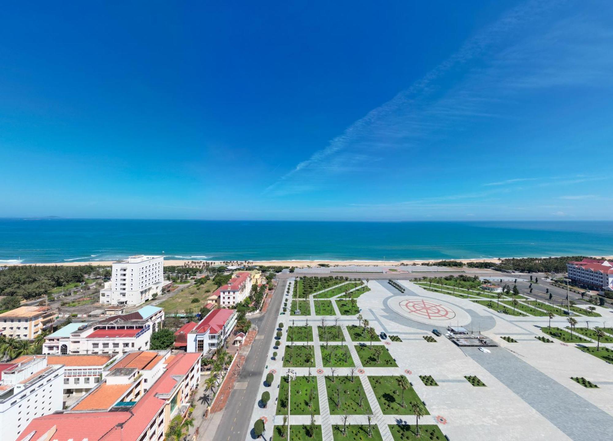 Wink Hotel Tuy Hoa Beach - 24Hrs Stay & Rooftop Pool Bar Экстерьер фото